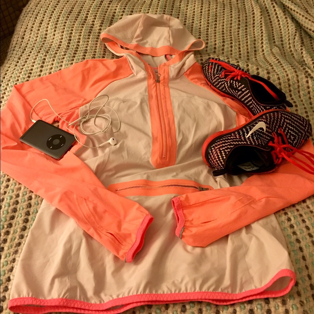 Lululemon pullover: "stash and dash"